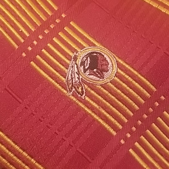 Washington Redskins NFL Mens Tie 62 in long - Picture 2 of 4